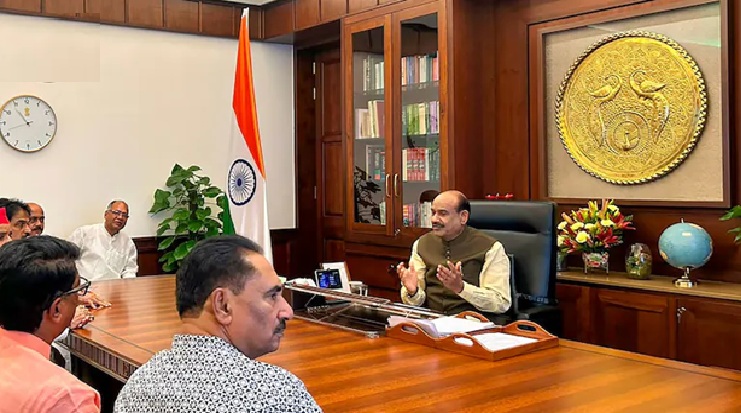 संसद में स्पीकर की चाय का राहुल और खरगे समेत विपक्ष ने किया बहिष्कार, कनिमोझी क्यों आई?
