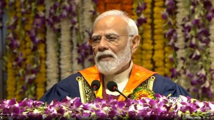 कैंपस के बाहर आने वाले सवाल हमेशा आउट ऑफ सिलेबस ही होते हैं………………….