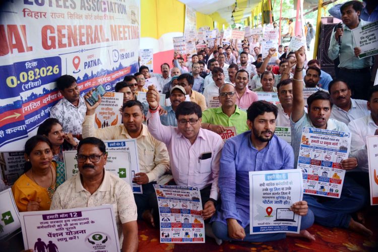 दो दशक से लंबित प्रोन्नति और वेतन विसंगति पर न्यायिक कर्मचारियों का आक्रोश, गर्दनीबाग में जुटे राज्यभर के कर्मचारी…..