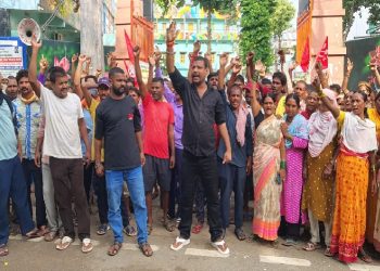 बिहार में हड़ताल पर 42 हजार सफाई कर्मचारी , कचरा बदबू से लोगों का हाल बेहाल…………..