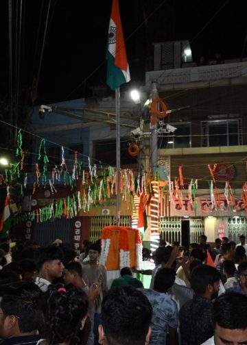 बिहार में आधी रात को फहराया गया तिरंगा…………