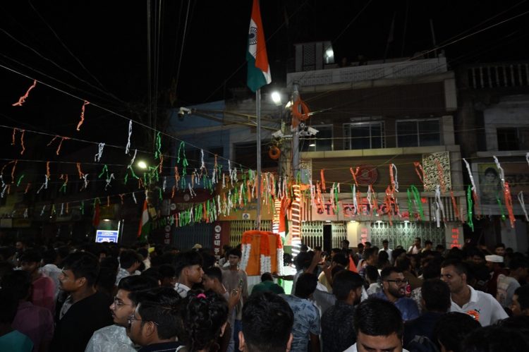 बिहार में आधी रात को फहराया गया तिरंगा…………