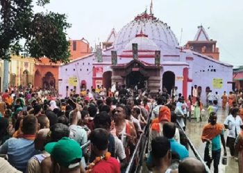 सावन की पहली सोमवारी पर शिवालयों में लगी कतार; हर-हर महादेव से गूंजा पटना