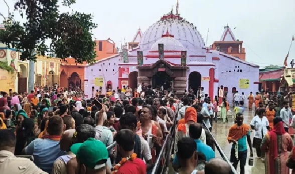 सावन की पहली सोमवारी पर शिवालयों में लगी कतार; हर-हर महादेव से गूंजा पटना