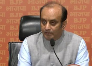 24 घंटे में खुद ही सामने आ गए दिमागी नक्सली………………