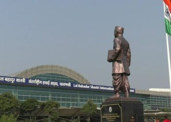 वाराणसी एयरपोर्ट पर चली गोली, लहूलुहान हालत में 2 कर्मचारी अस्पताल में भर्ती