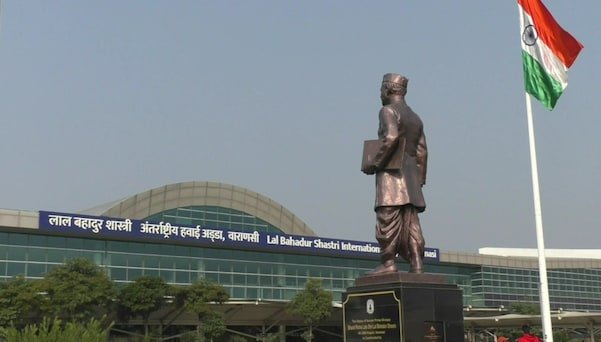 वाराणसी एयरपोर्ट पर चली गोली, लहूलुहान हालत में 2 कर्मचारी अस्पताल में भर्ती